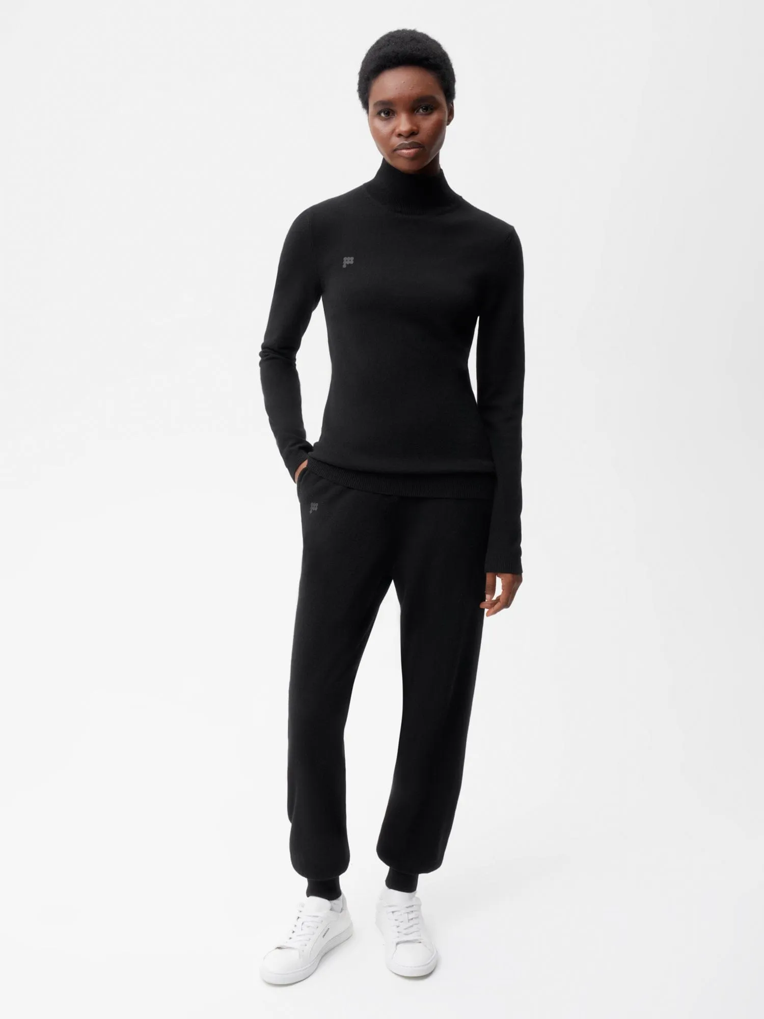 Women's Recycled Cashmere Fitted Turtleneck Top—black